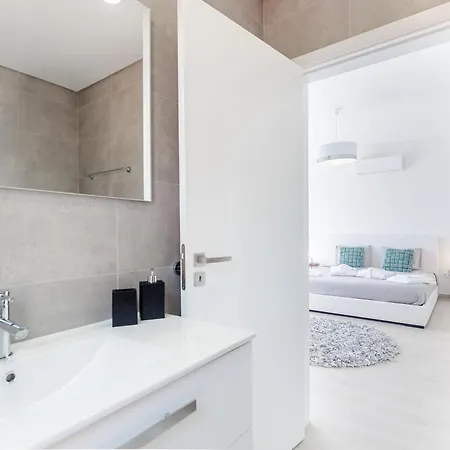 Bela Vista With Sea View, Jacuzzi And Private Pool Vila